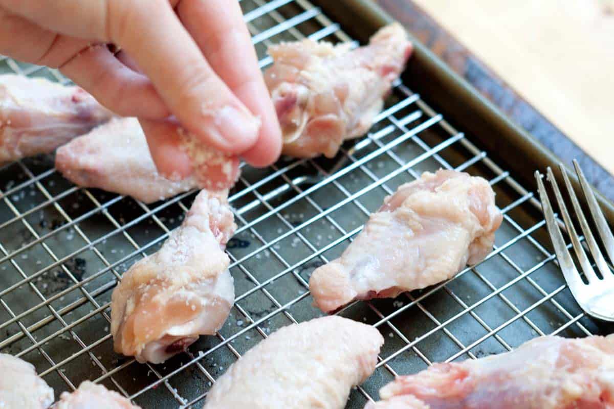 Seasoning chicken wings with salt