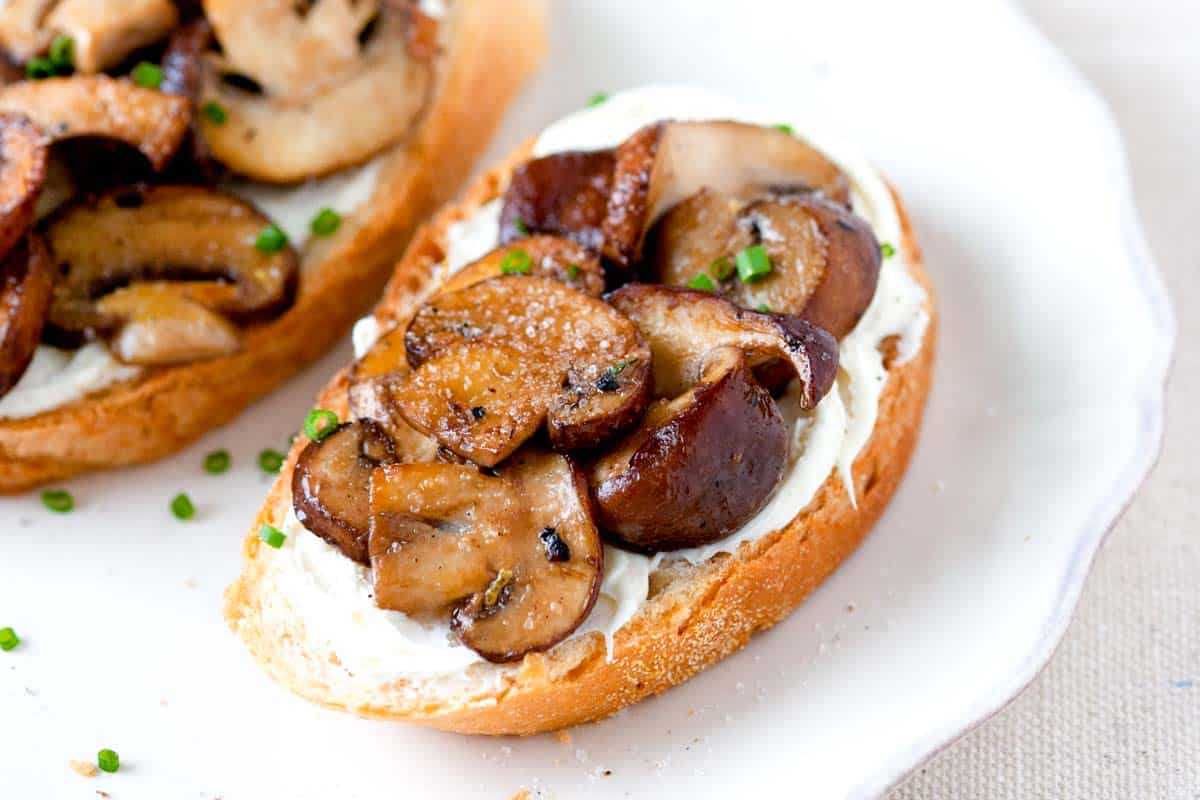 Simple Mushroom Crostini