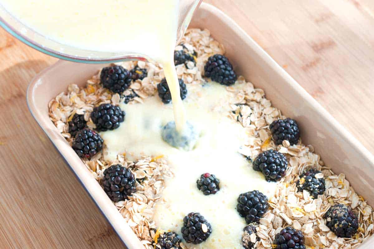 How to Make Baked Oatmeal with Blackberries Adding the wet ingredients
