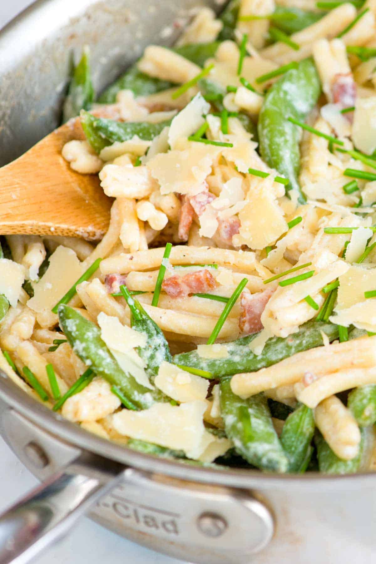 Creamy Pasta with Yogurt, Bacon and Snap Peas Greek Yogurt Pasta