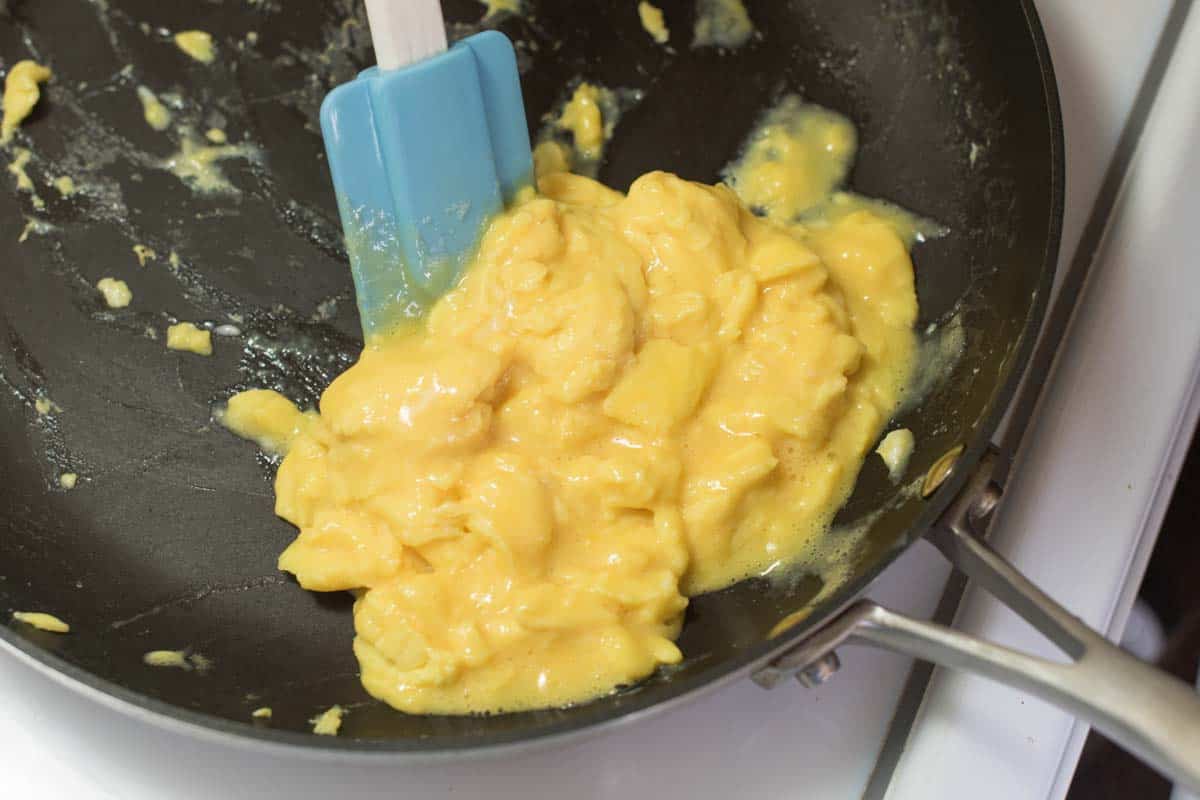 Making scrambled eggs in a non-stick skillet