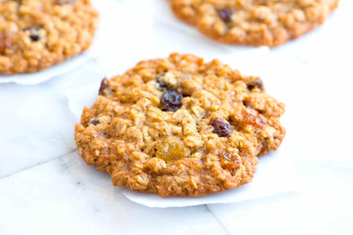 Chewy Oatmeal Raisin Cookies