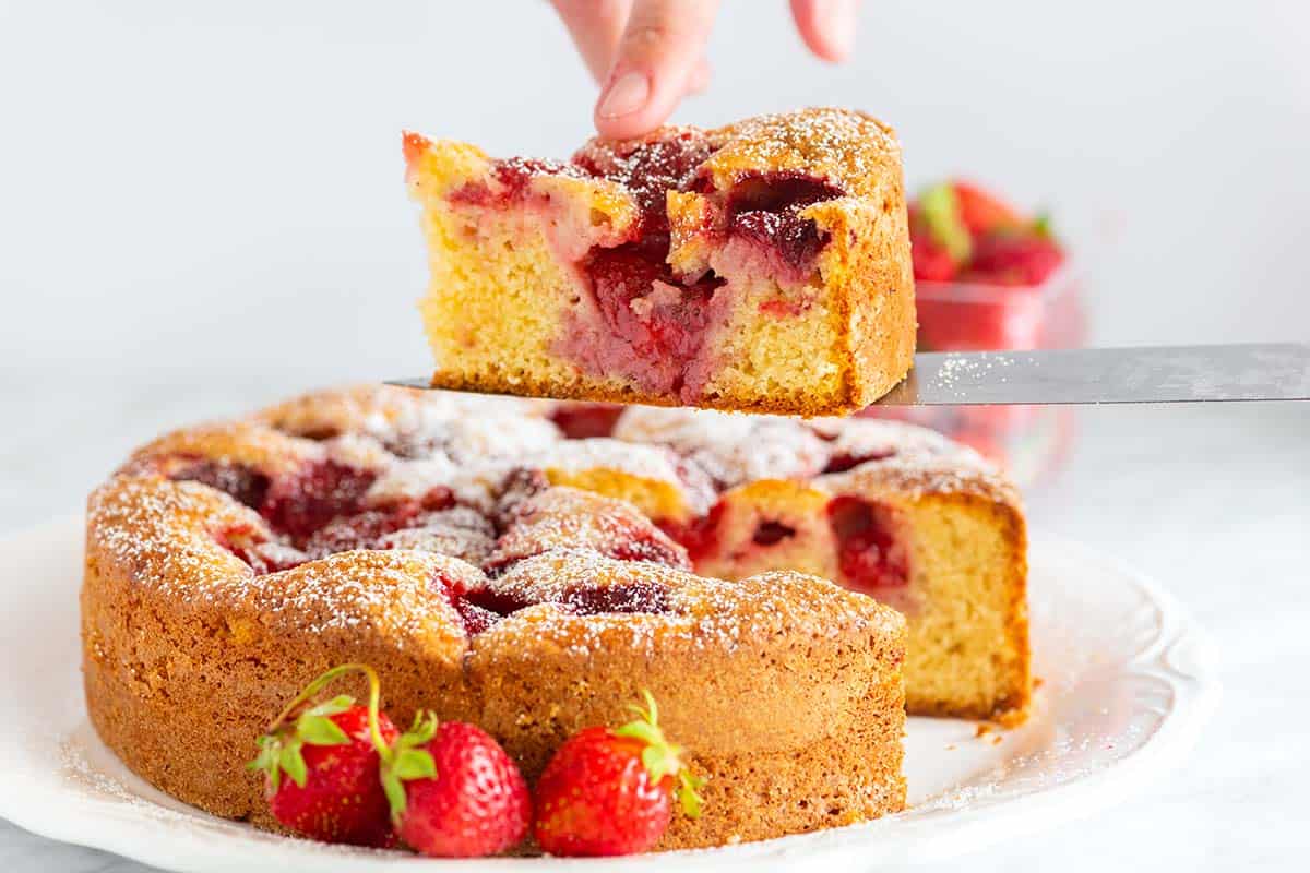 Fresh Strawberry Cake