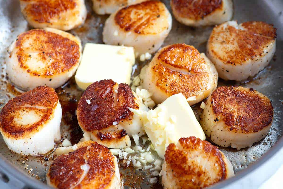Pan-seared scallops with butter and garlic