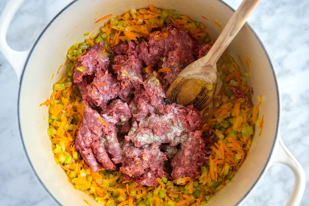 Cooking the beef to make bolognese
