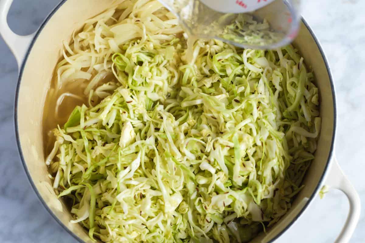 How to Make Quick Sauerkraut: Cooking the cabbage with vinegar and apple cider