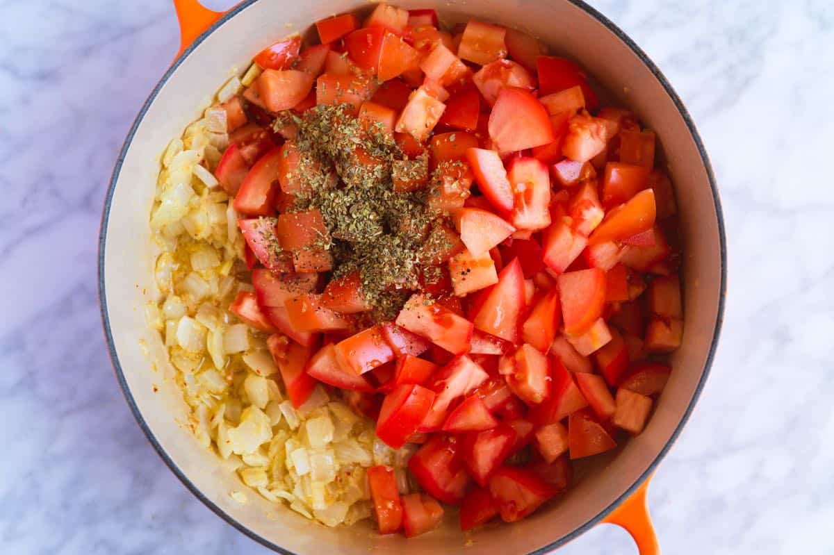 Making pizza sauce with fresh tomatoes and garlic