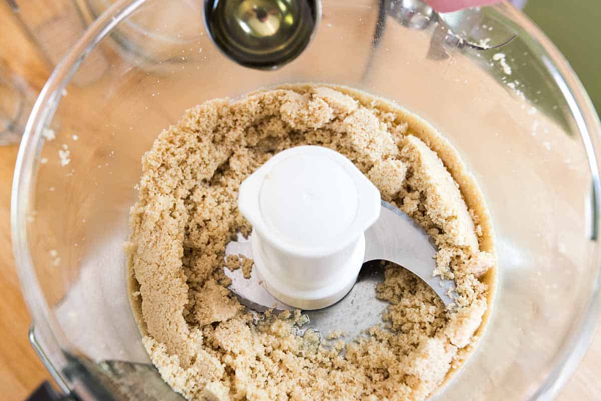 How to Make Tahini - Blending sesame seeds to make tahini in a food processor