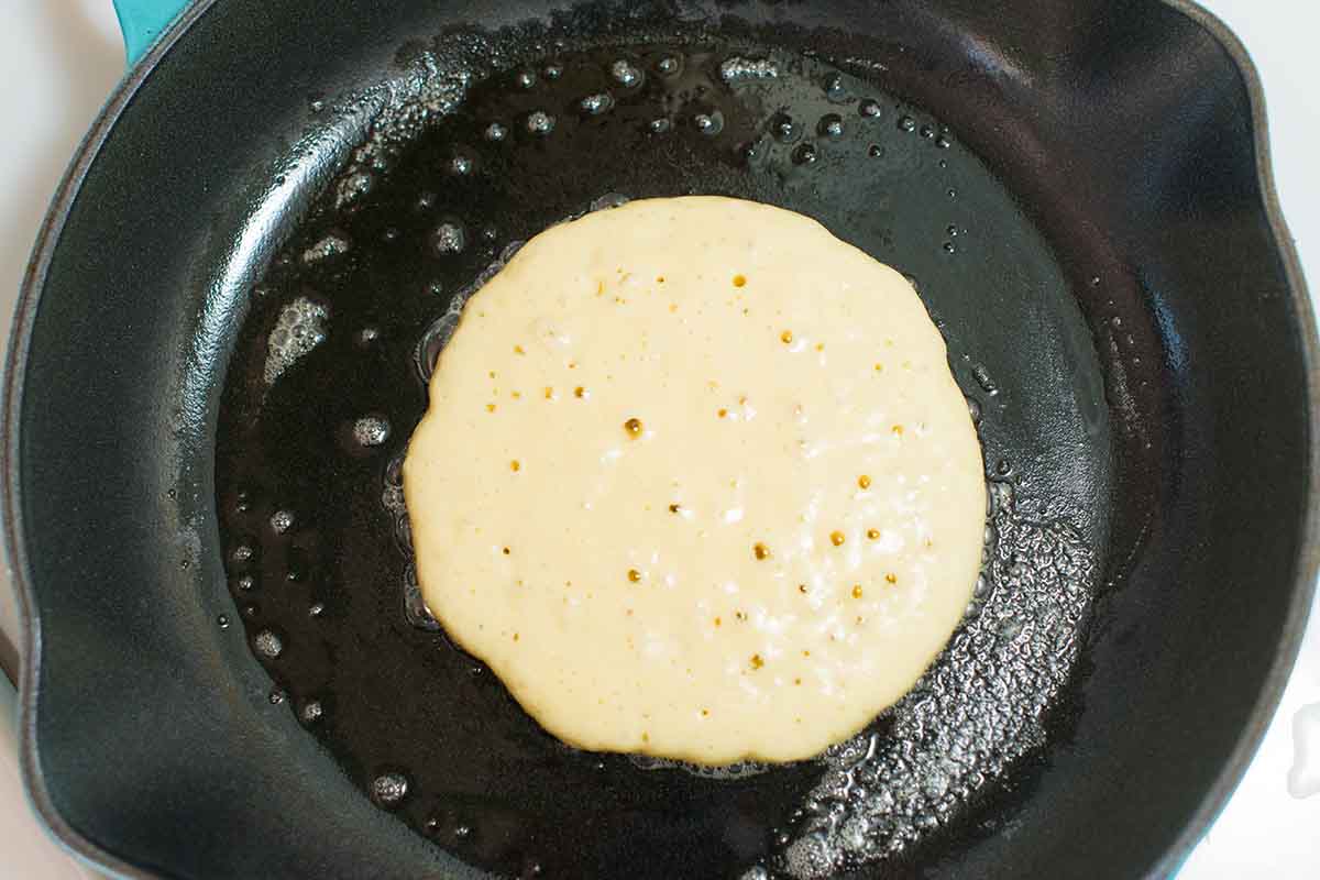 Buttermilk Pancake Recipe Step: When to flip pancakes