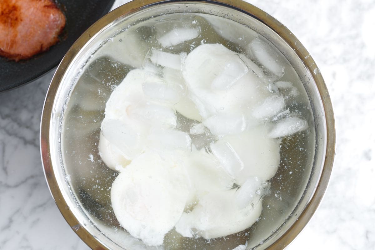 How to Make Eggs Benedict: Making poached eggs in advance