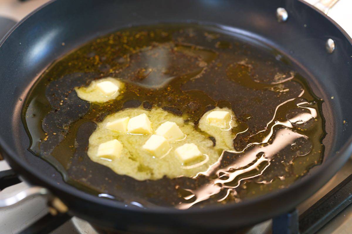 Making cacio e pepe sauce in a skillet