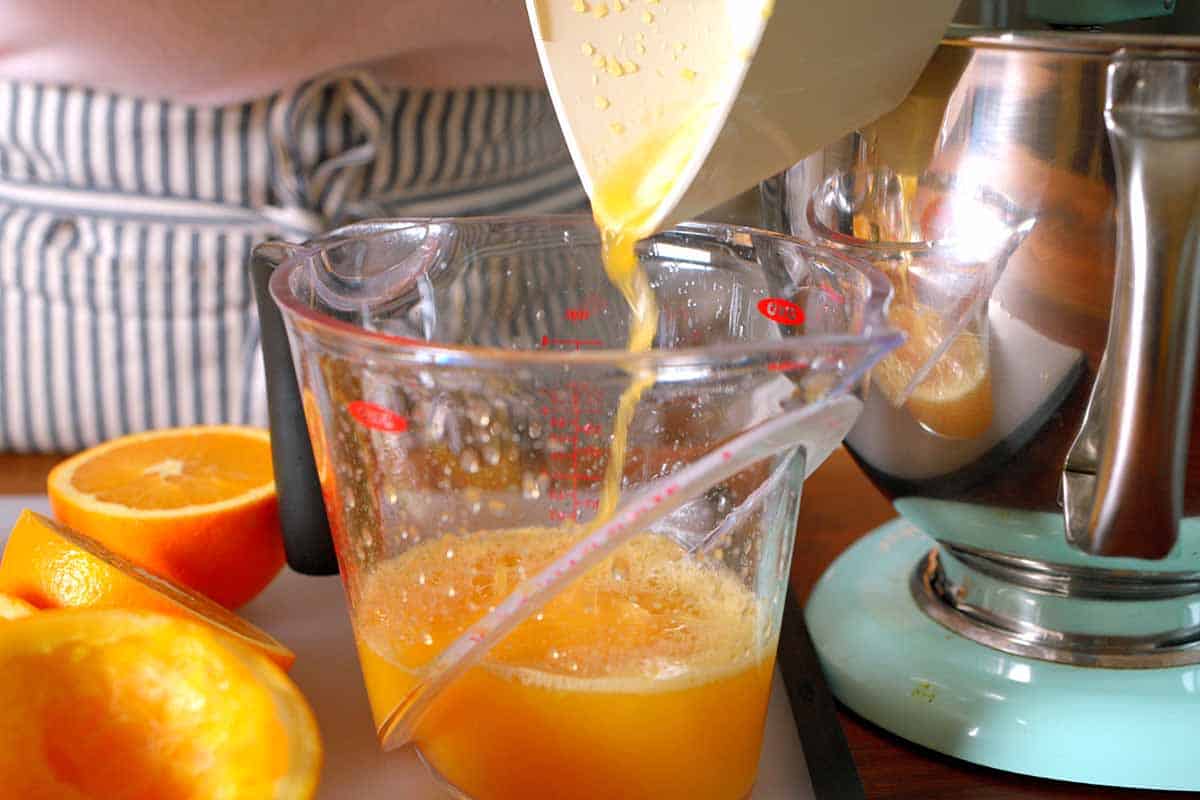 Juicing fresh oranges