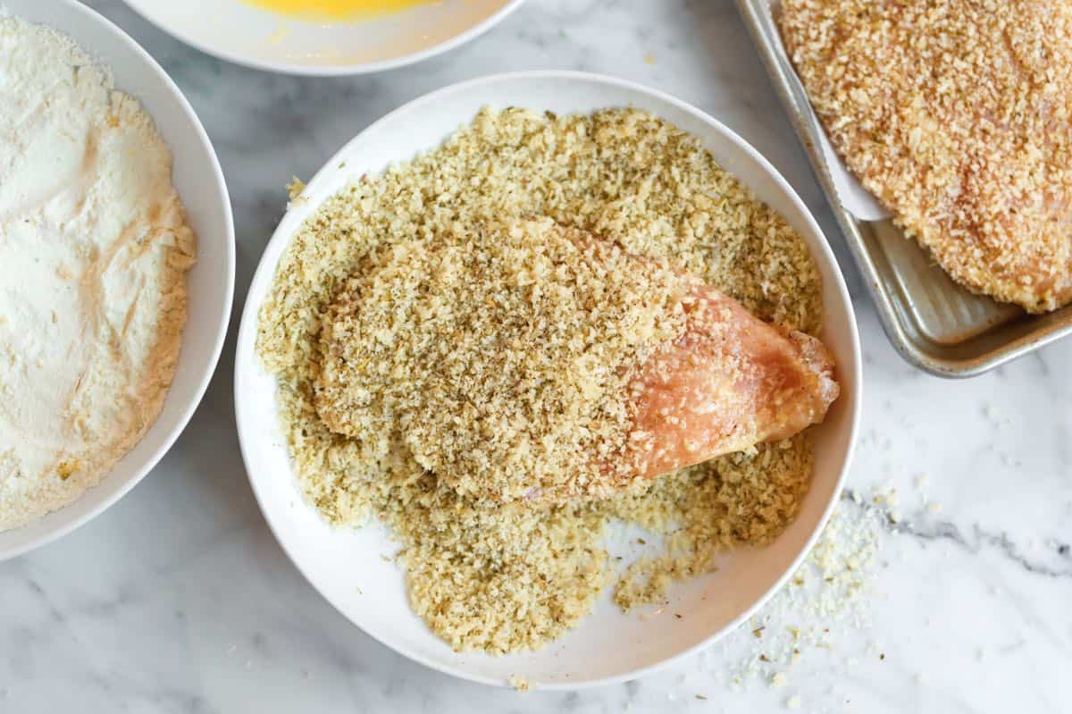 Breading chicken cutlets for milanese