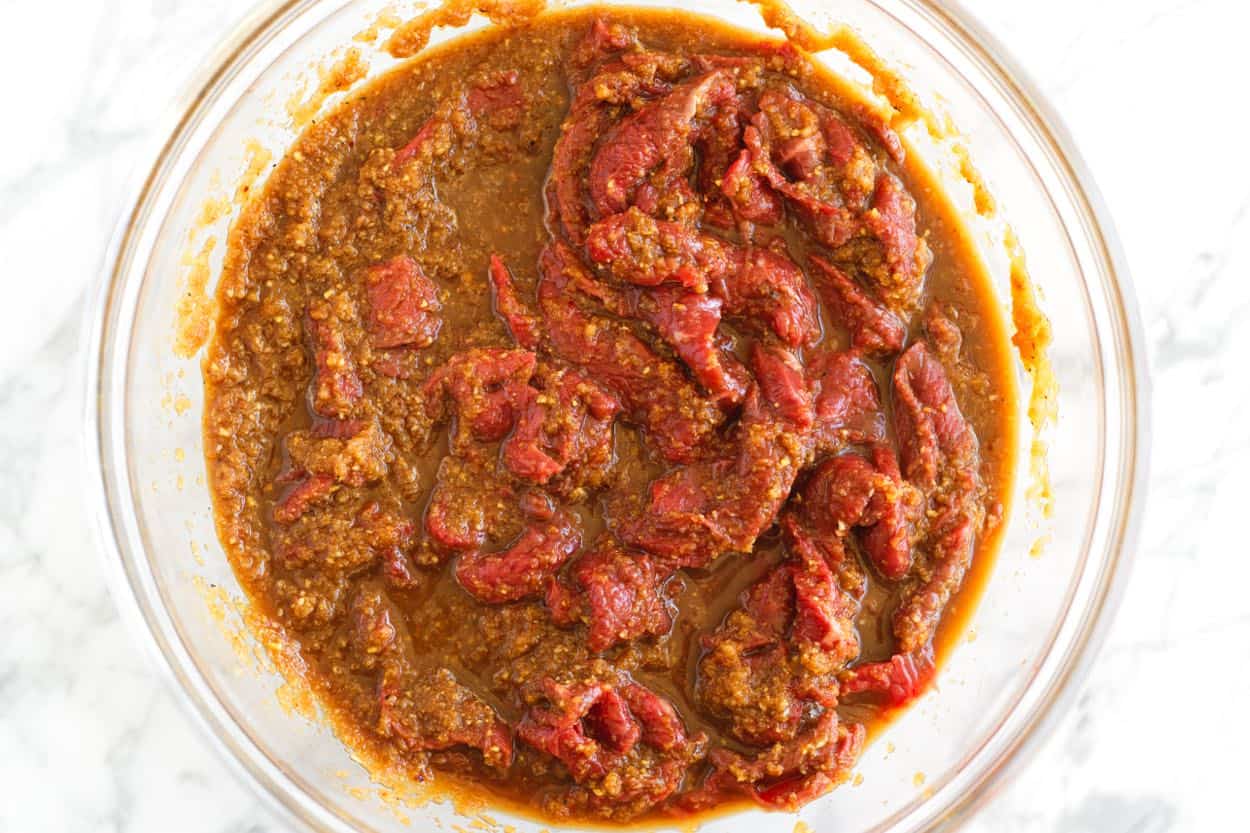 Marinating thinly sliced beef in bulgogi marinade