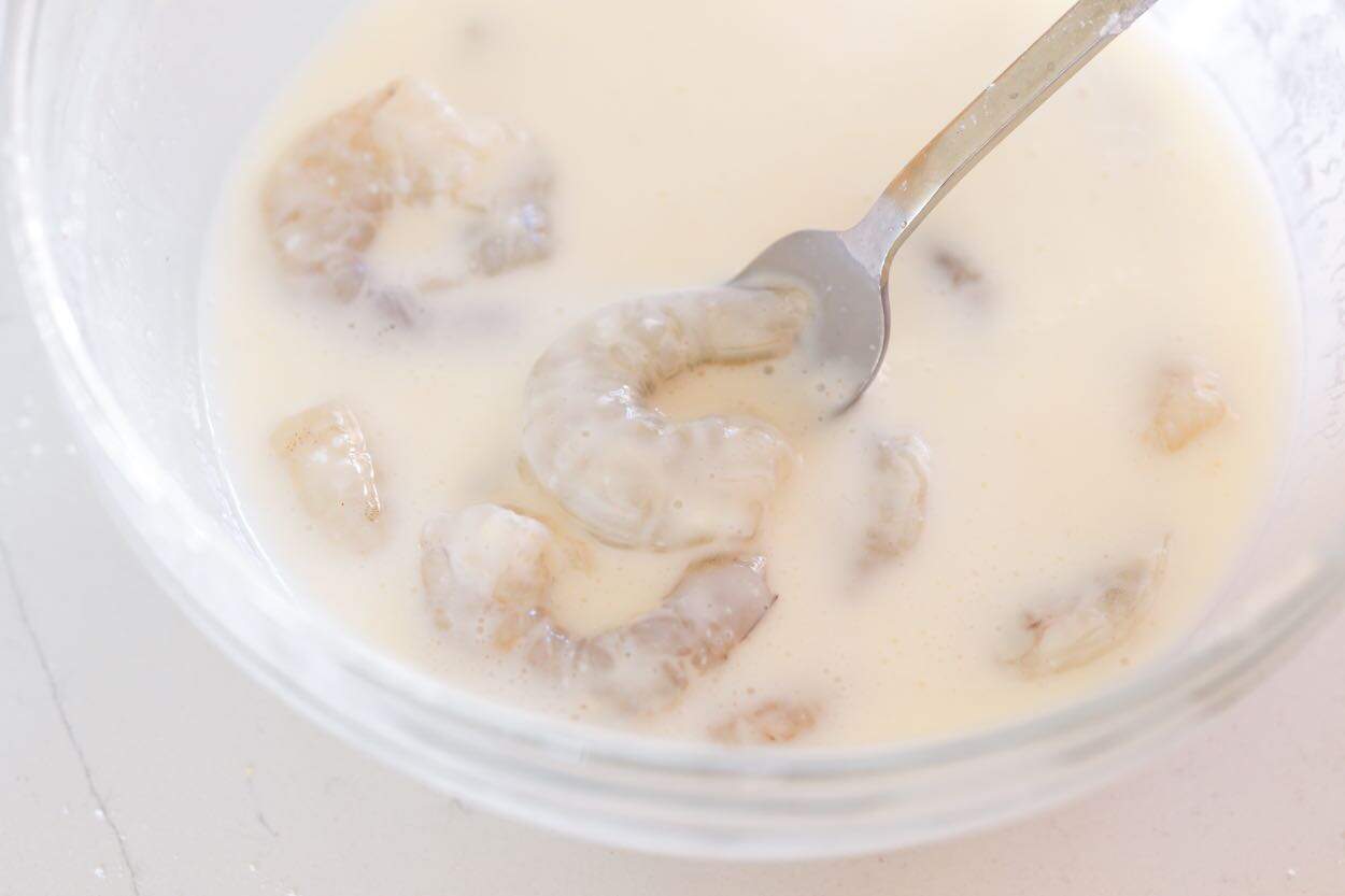 Marinating shrimp in buttermilk